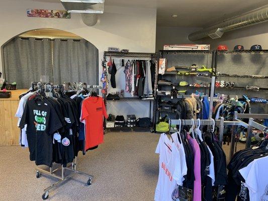 5 Star Finds Discount Retail Store. Come visit to see what deals and rare finds that are offered. Located in Downtown Hurricane, on SR-9.