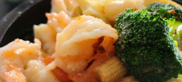 Steamed shrimp with Chinese vegetables