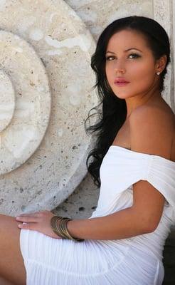 A trusted, leading special occasion stylist, Jacqueline works with brides, models & teens to create beautifully customized looks