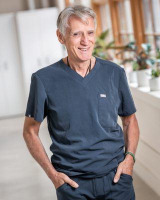 Robert Branch, L.Ac., an amazing practitioner with over 20 years of experience