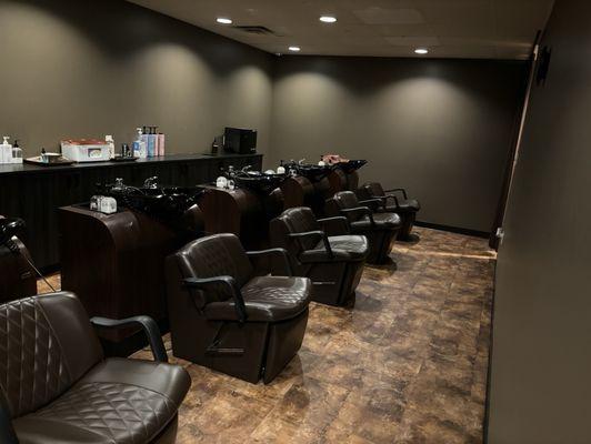 Relaxation room where the shampoo happens