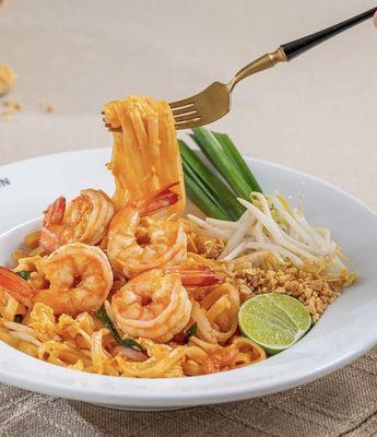 Shrimp pad thai
