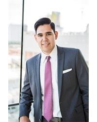 Charles Scauzzo is ready to assist buyers and sellers at all price points in the St. Louis area.