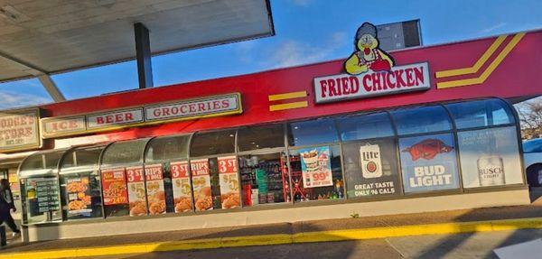 view of front of convenience store