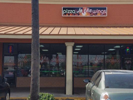 La Mia Pizza & Wings