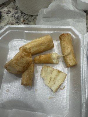 This supposed to be yuca frita it's not cook right