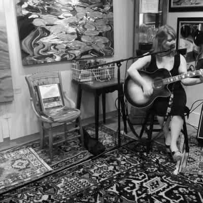 Mary-Margaret playing a song at Coco Vivo fine art gallery, where she ends her walking tours.