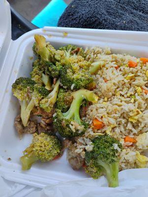 I paid 11 dollars for this beef and broccoli Overcooked broccoli and look at the meat. Shameful. No more.