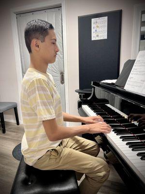 Playing piano with goooood posture!