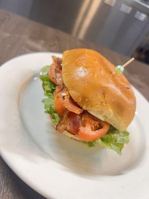 BLT (Bacon, lettuce and tomatoes.-