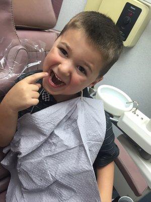 That's a happy little dude pointing to his clean chompers