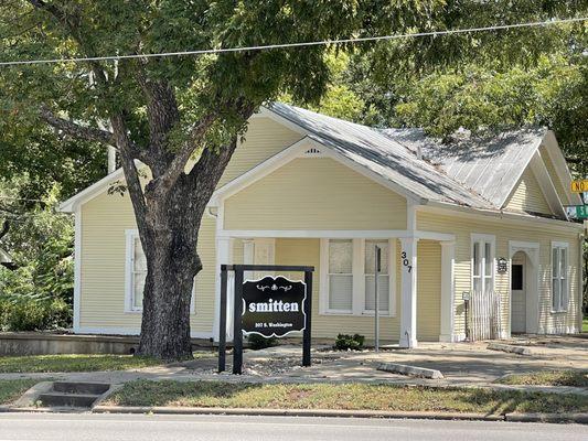 Our cottage location surrounded by beautiful pecan trees!