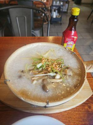 Congee with sautéed mushrooms.
