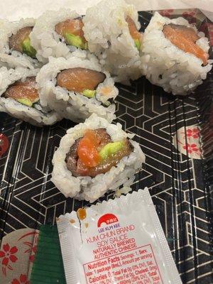 old Salmon Avocado Roll (8 pcs)