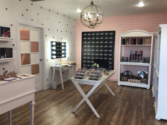 Dotted MakeUp Shop