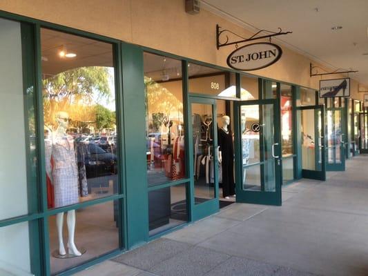 St John Designer Outlet