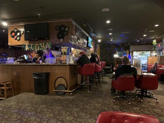 A & W Windbreak Hotel Cafe & Bar