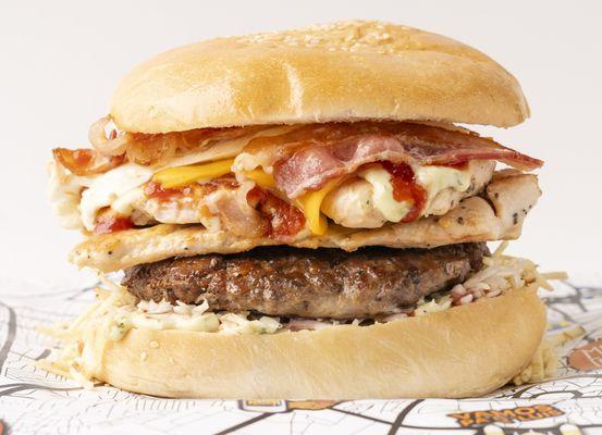 Mix burger with beef and chicken, this a traditionals Venezuelan burger that you have to tried