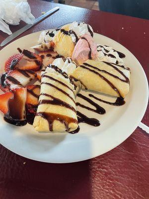 Fried cheesecake with ice cream, fresh strawberries, chocolate and whipped cream. Yummmmmm!
