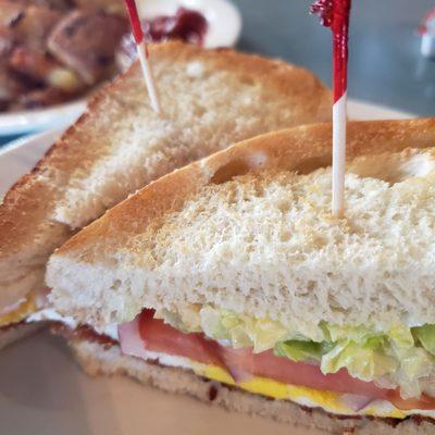Breakfast sandwich