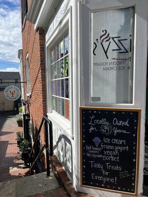 Izzy's Frozen Yogurt & Ice Cream