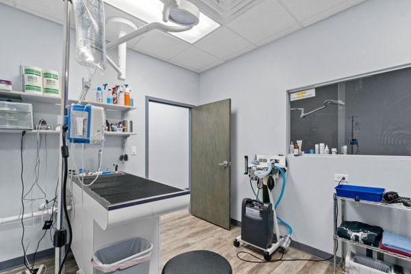 Four Paws Veterinary Hospital