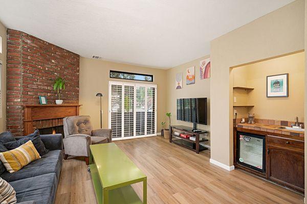 Cyndy Nguyen - Coldwell Banker Realty