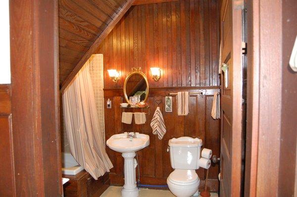 Rambo Suite - Private Bathroom
