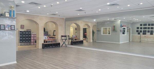 Main area and belongings area