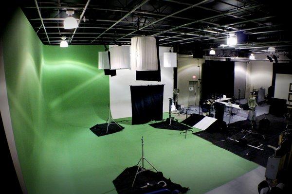 3,000 SQUARE FOOT STUDIO