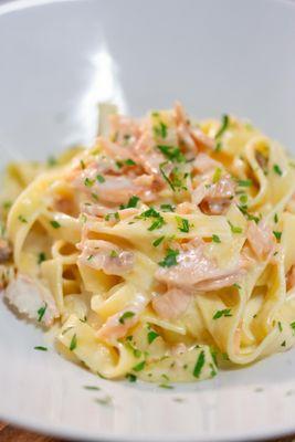 Fettuccine smoked salmon