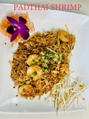 World famous Thai noodle dish stir-fried with egg, bean sprouts, shallot, tofu, house special tamarind sauce and your choice of meat.