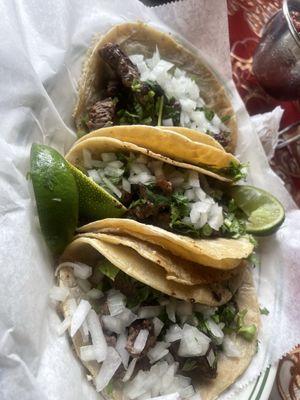 Tacos de carne asada