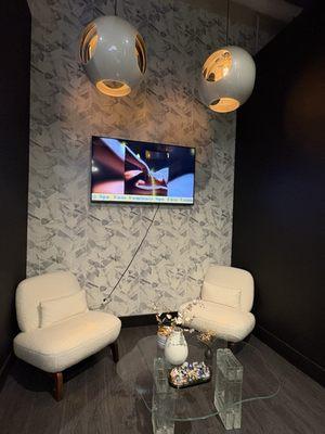 Seating area where u wait before ur room is ready so classy