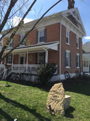 Dusty's Closet Antiques