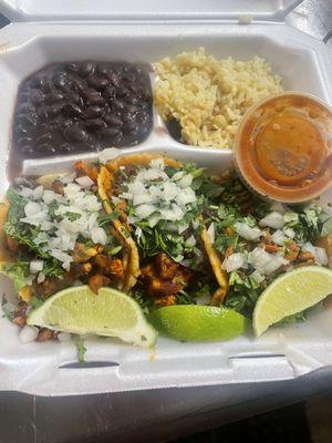 Taco plate con arroz u frijoles