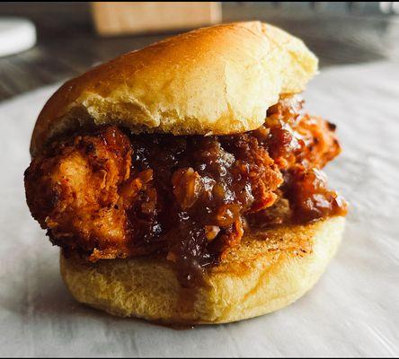 SWEETHEART
Fried chicken tender & bacon jam with Chubbie sauce