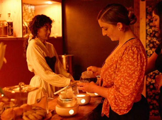 Guest and tea tender in the tea kitchen