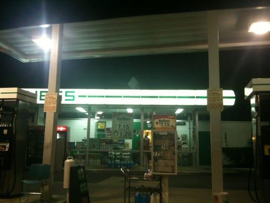 Marlboro Hess Gasoline Station