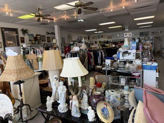 Treasures 4 Tails Thrift Store