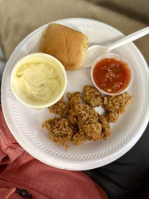 Gizzards, Mashed Potatoes, Roll, G-Sauce