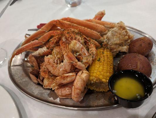 Crab and shrimp country boil