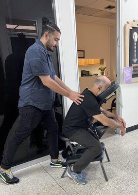 our neuromuscular therapist Ara at work