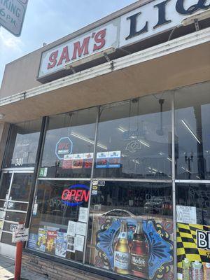 If you ever need fresh beverages and beer. This is the best place to get it !