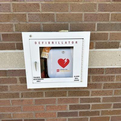 Functioning AED near the restrooms