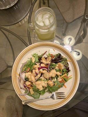 Third of a garden salad with Thousand Island dressing. Tomato, onion, gr pepper, cheddar, carrot, mushroom, croutons. 19OCT25