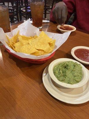 Chips salsa and guacamole with sweet tea