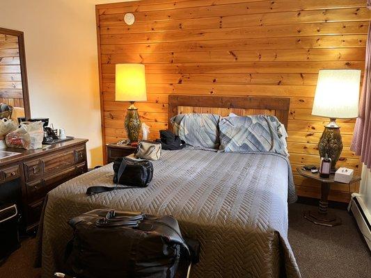 Queen bed, end tables.