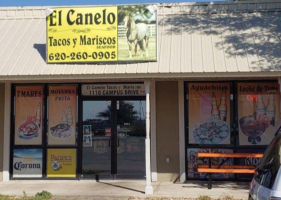 Front of El Canelo Tacos y Mariscos