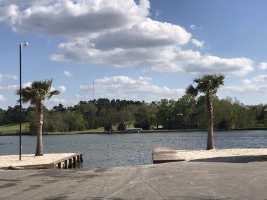 Clean, well maintained boat ramp.